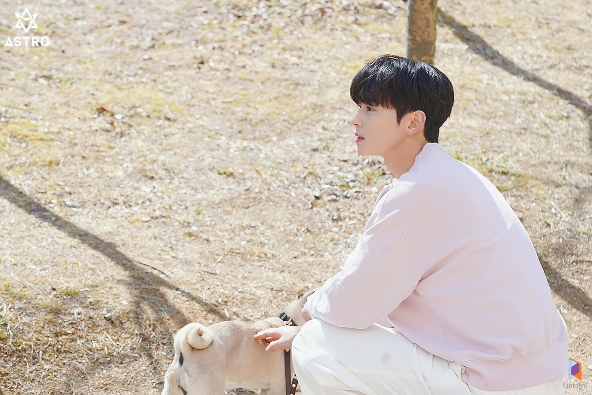 Cha Eun Woo tung bộ ảnh hậu trường quảng cáo mới đẹp nao lòng