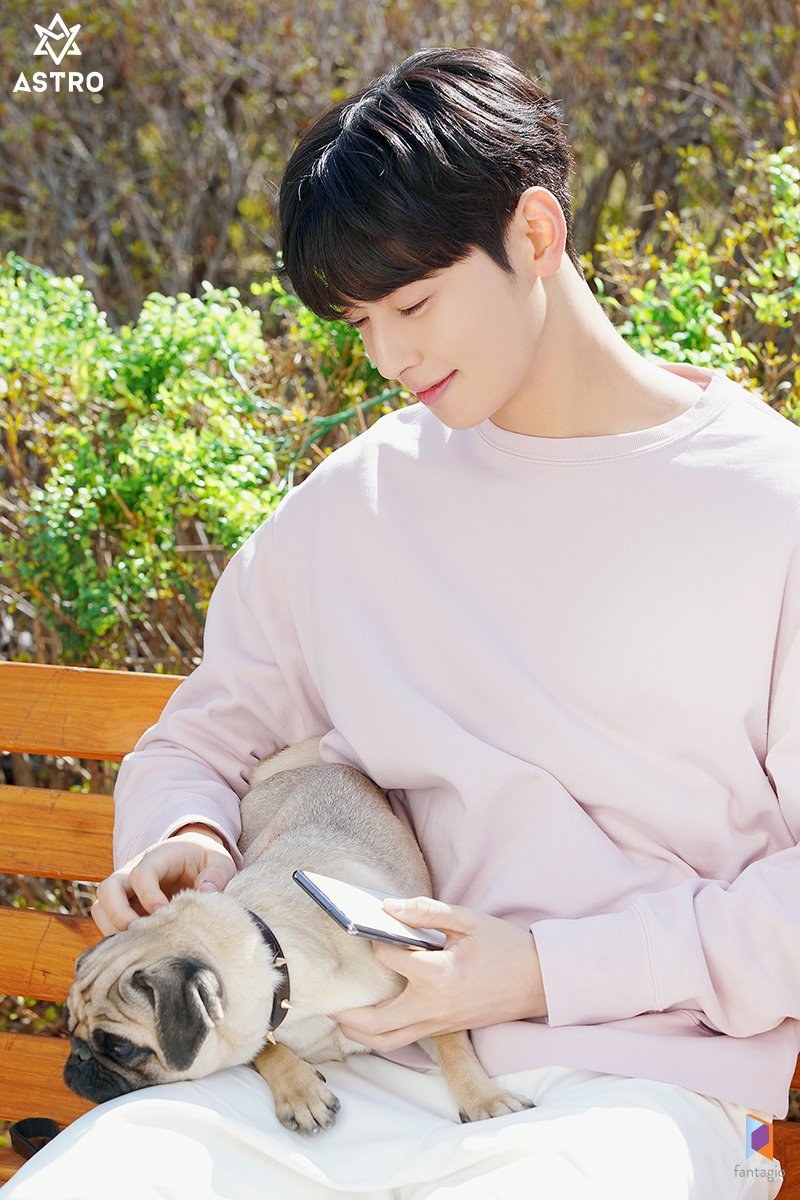 Cha Eun Woo tung bộ ảnh hậu trường quảng cáo mới đẹp nao lòng
