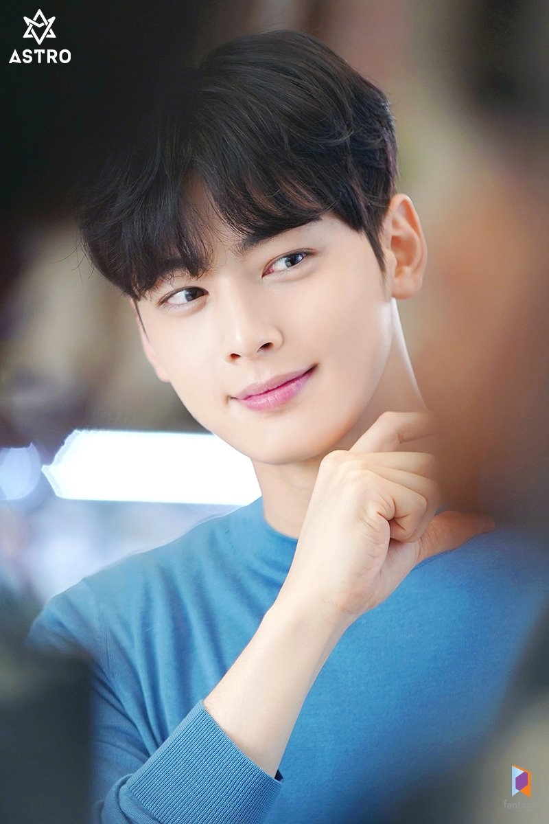Cha Eun Woo tung bộ ảnh hậu trường quảng cáo mới đẹp nao lòng