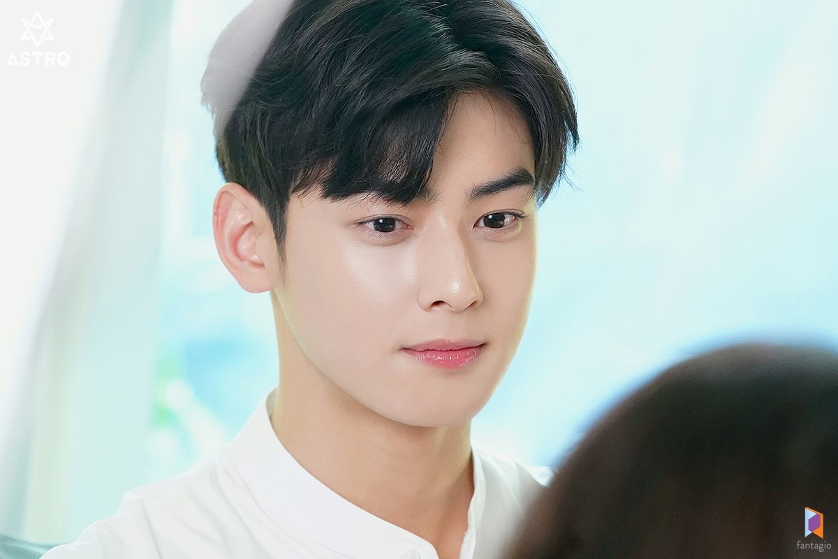 Cha Eun Woo tung bộ ảnh hậu trường quảng cáo mới đẹp nao lòng
