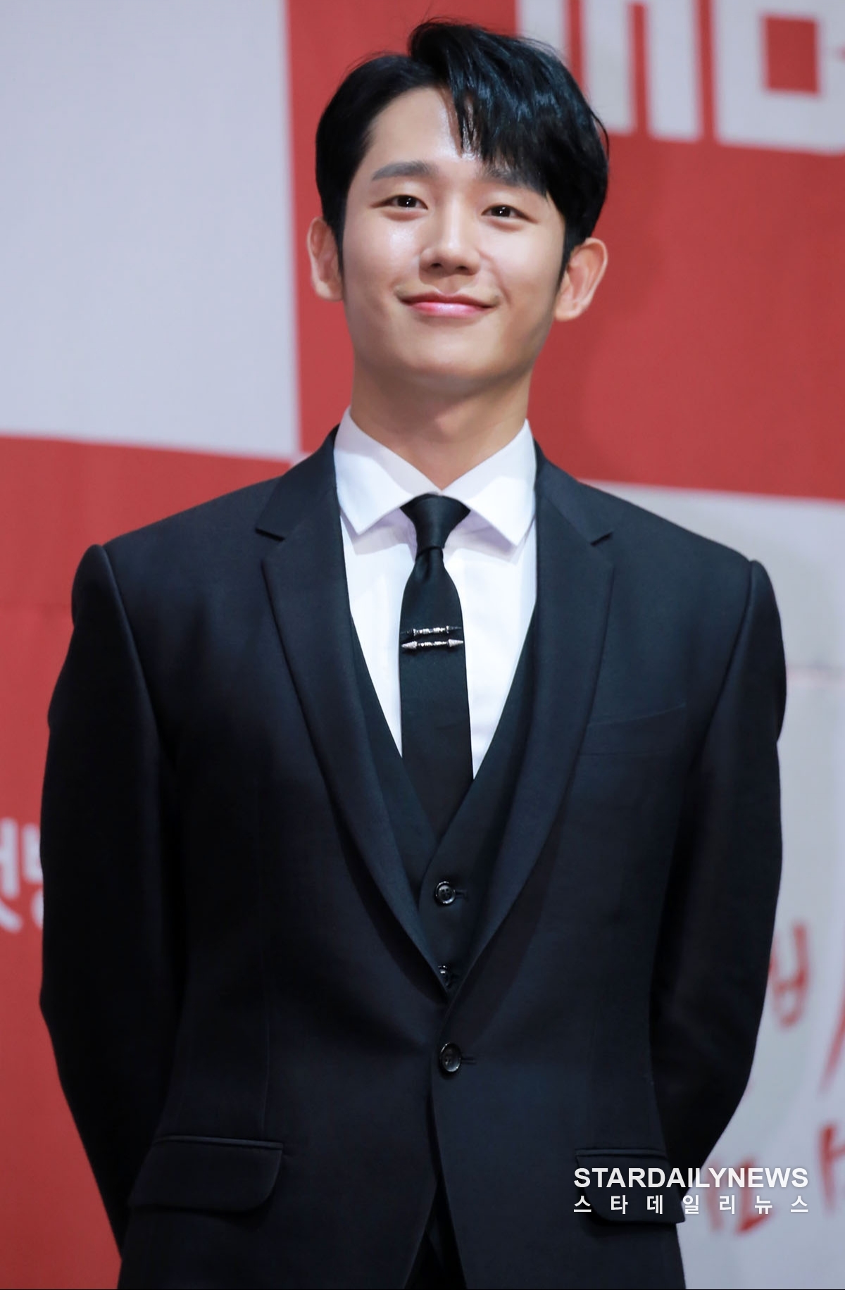 Jung Hae In - Han Ji Min đẹp đôi, ngọt ngào trong họp báo phim mới