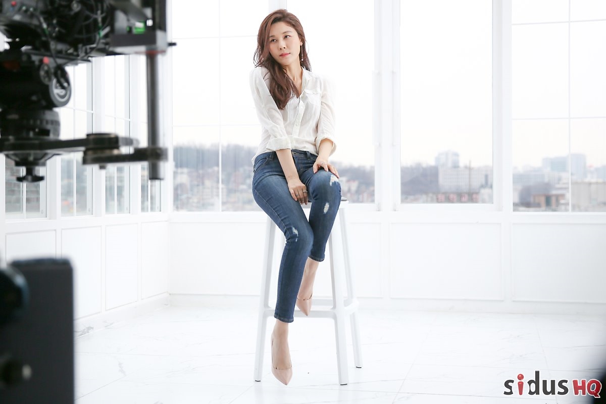 Kim Ha Neul tung bộ ảnh mới đẹp lung linh hoàn hảo ở tuổi 41
