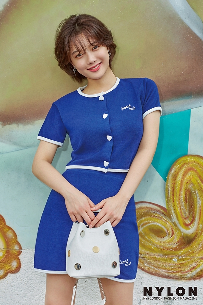 Kim Yoo Jung tung loạt ảnh mới tóc ngắn cực xinh trên tạp chí