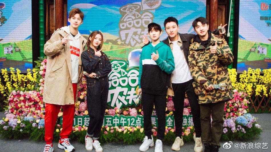 Vương Nguyên (TFBoys) khiến fan sốc vì bị phát hiện phì phèo thuốc lá