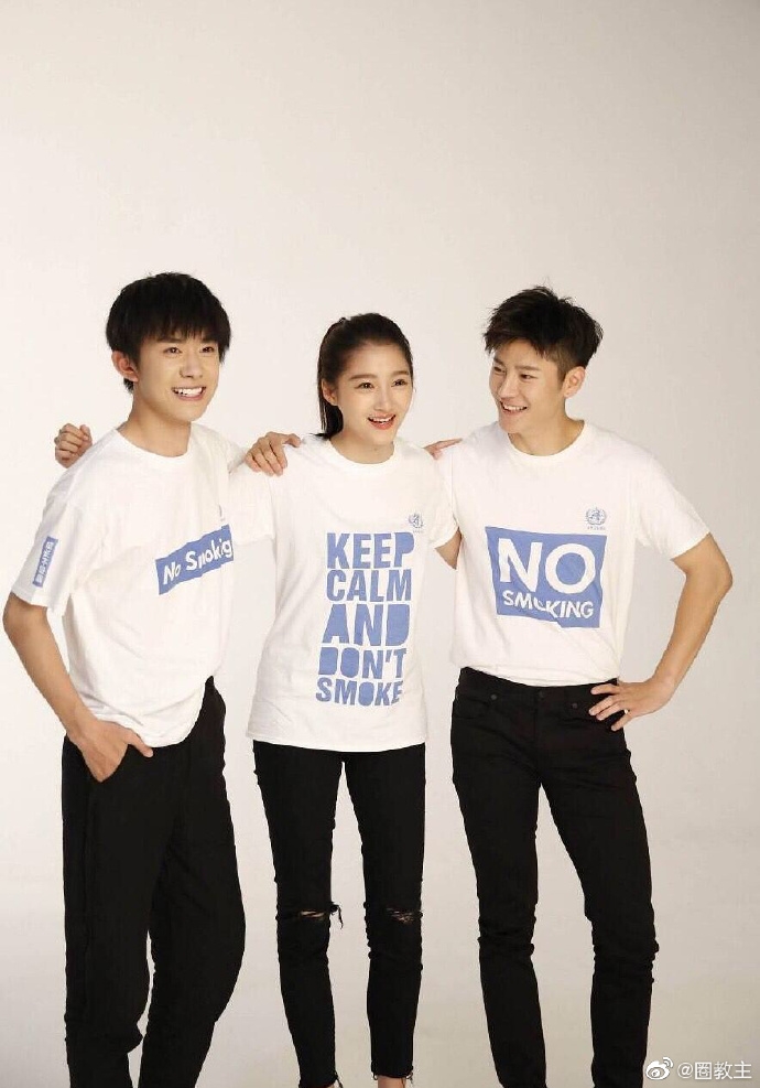 Vương Nguyên (TFBoys) khiến fan sốc vì bị phát hiện phì phèo thuốc lá