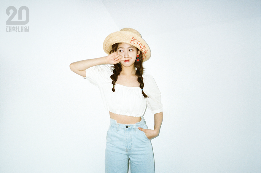 Kim Sae Ron tuổi 20 rạng rỡ, tươi trẻ và thần thái không ai sánh bằng