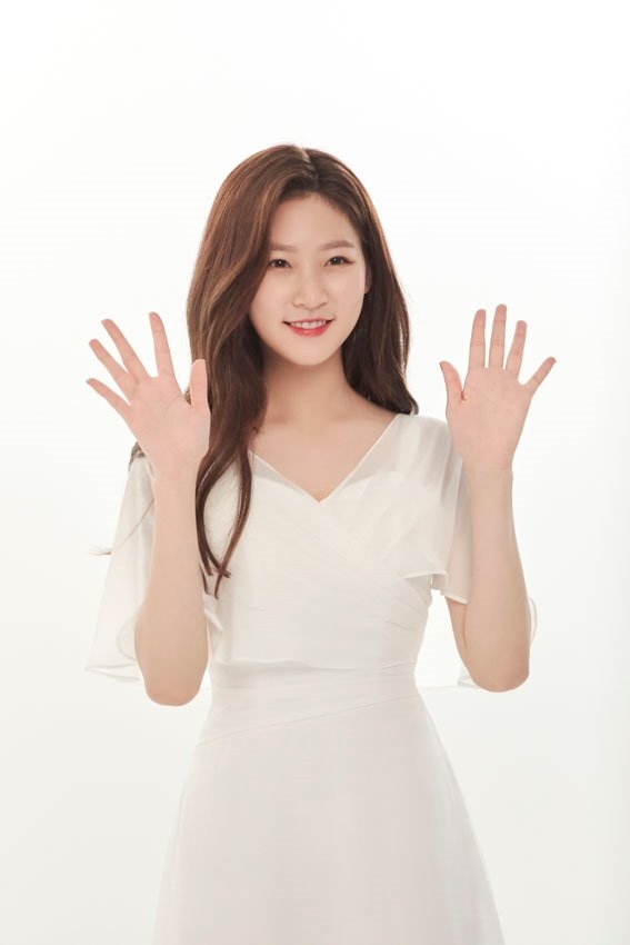 Kim Sae Ron tuổi 20 rạng rỡ, tươi trẻ và thần thái không ai sánh bằng