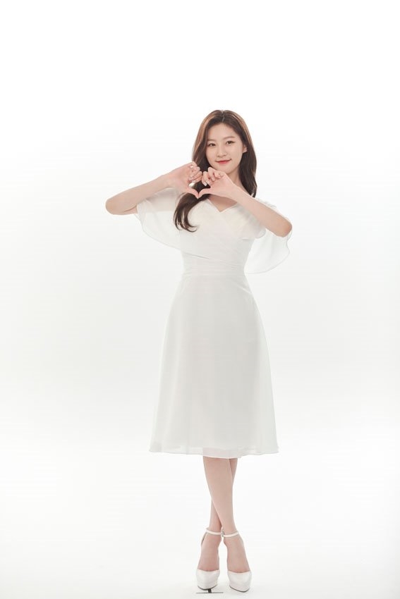 Kim Sae Ron tuổi 20 rạng rỡ, tươi trẻ và thần thái không ai sánh bằng