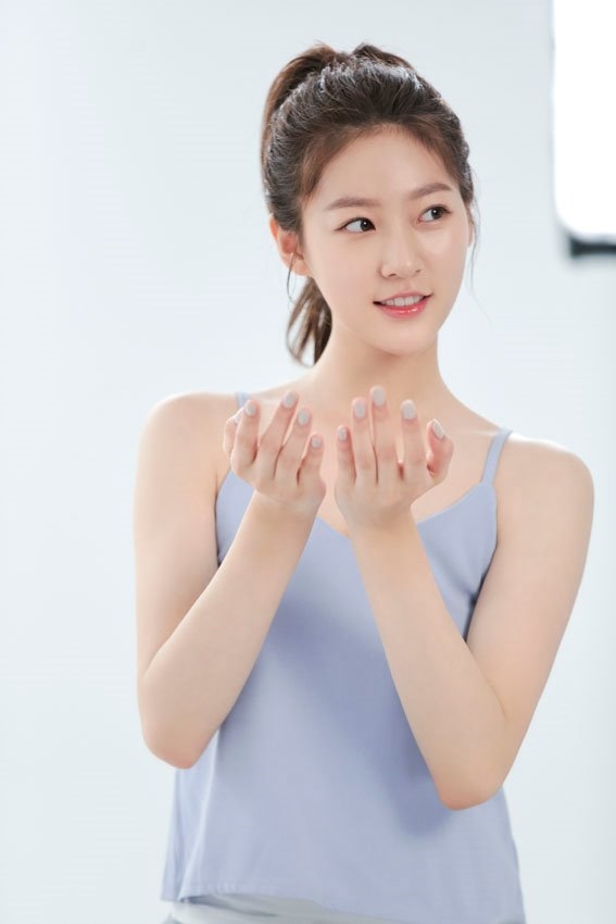 Kim Sae Ron tuổi 20 rạng rỡ, tươi trẻ và thần thái không ai sánh bằng
