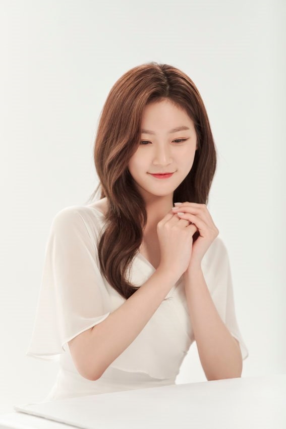 Kim Sae Ron tuổi 20 rạng rỡ, tươi trẻ và thần thái không ai sánh bằng