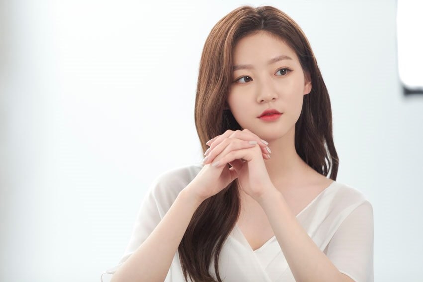 Kim Sae Ron tuổi 20 rạng rỡ, tươi trẻ và thần thái không ai sánh bằng