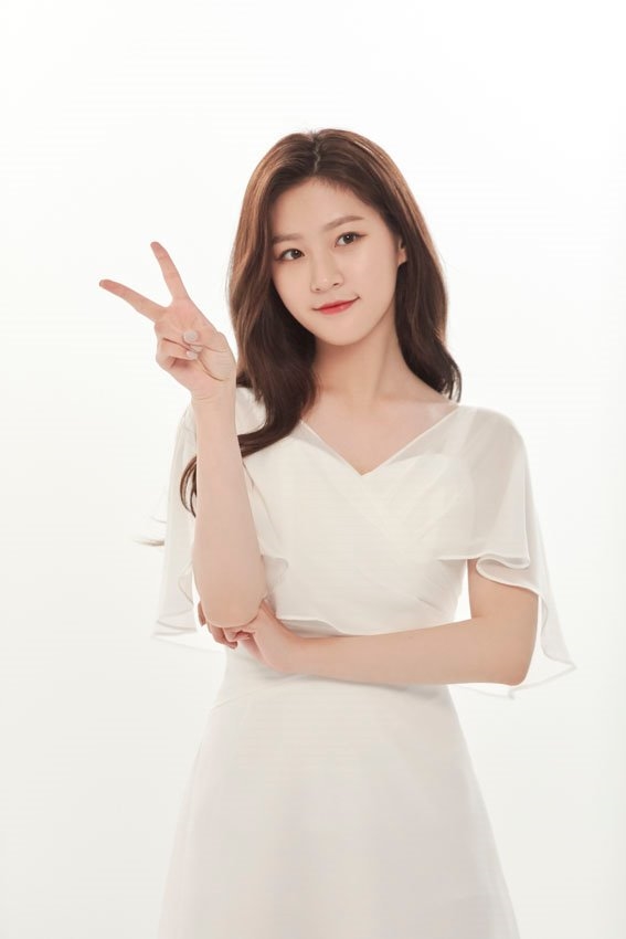 Kim Sae Ron tuổi 20 rạng rỡ, tươi trẻ và thần thái không ai sánh bằng
