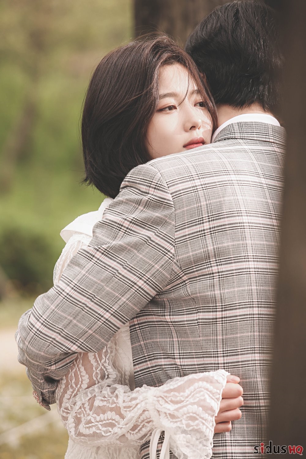 Kim Yoo Jung xinh đẹp dịu dàng trong bộ ảnh hậu trường quay MV