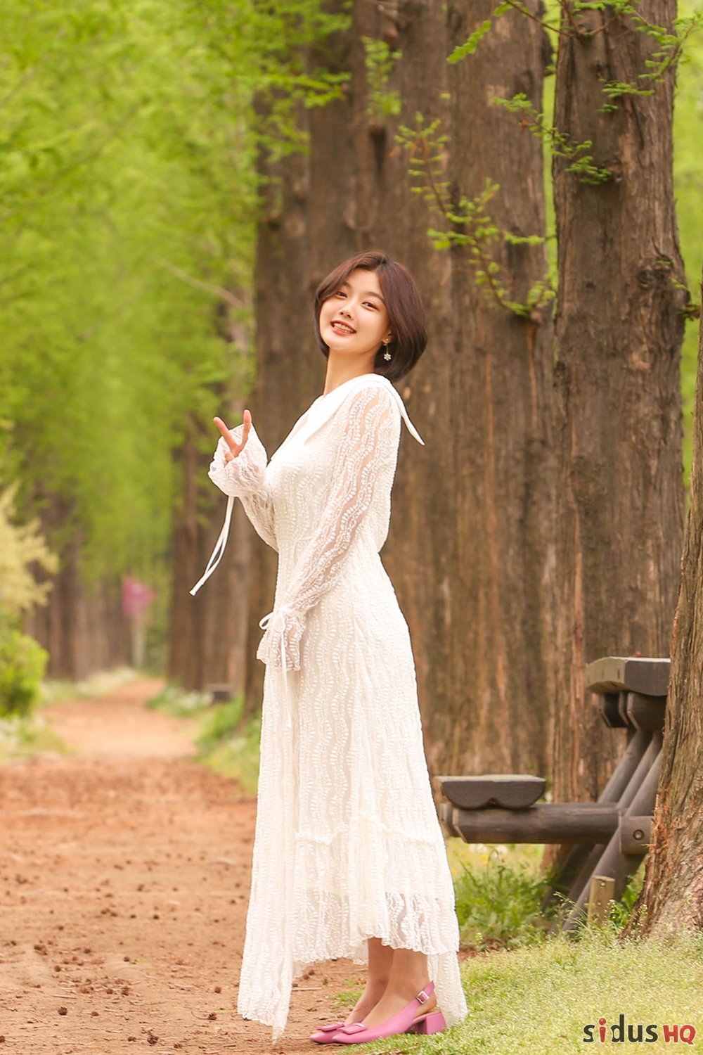 Kim Yoo Jung xinh đẹp dịu dàng trong bộ ảnh hậu trường quay MV