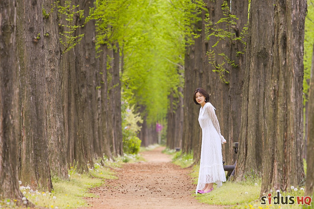 Kim Yoo Jung xinh đẹp dịu dàng trong bộ ảnh hậu trường quay MV