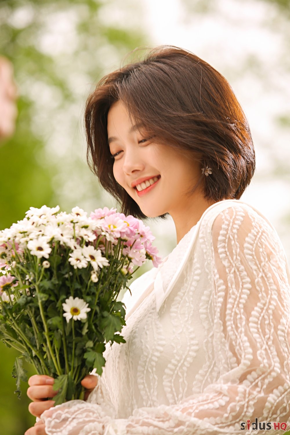 Kim Yoo Jung xinh đẹp dịu dàng trong bộ ảnh hậu trường quay MV