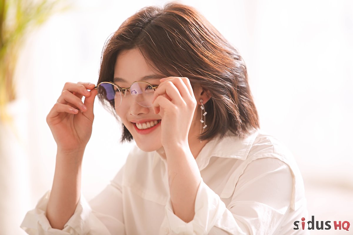 Kim Yoo Jung xinh đẹp dịu dàng trong bộ ảnh hậu trường quay MV