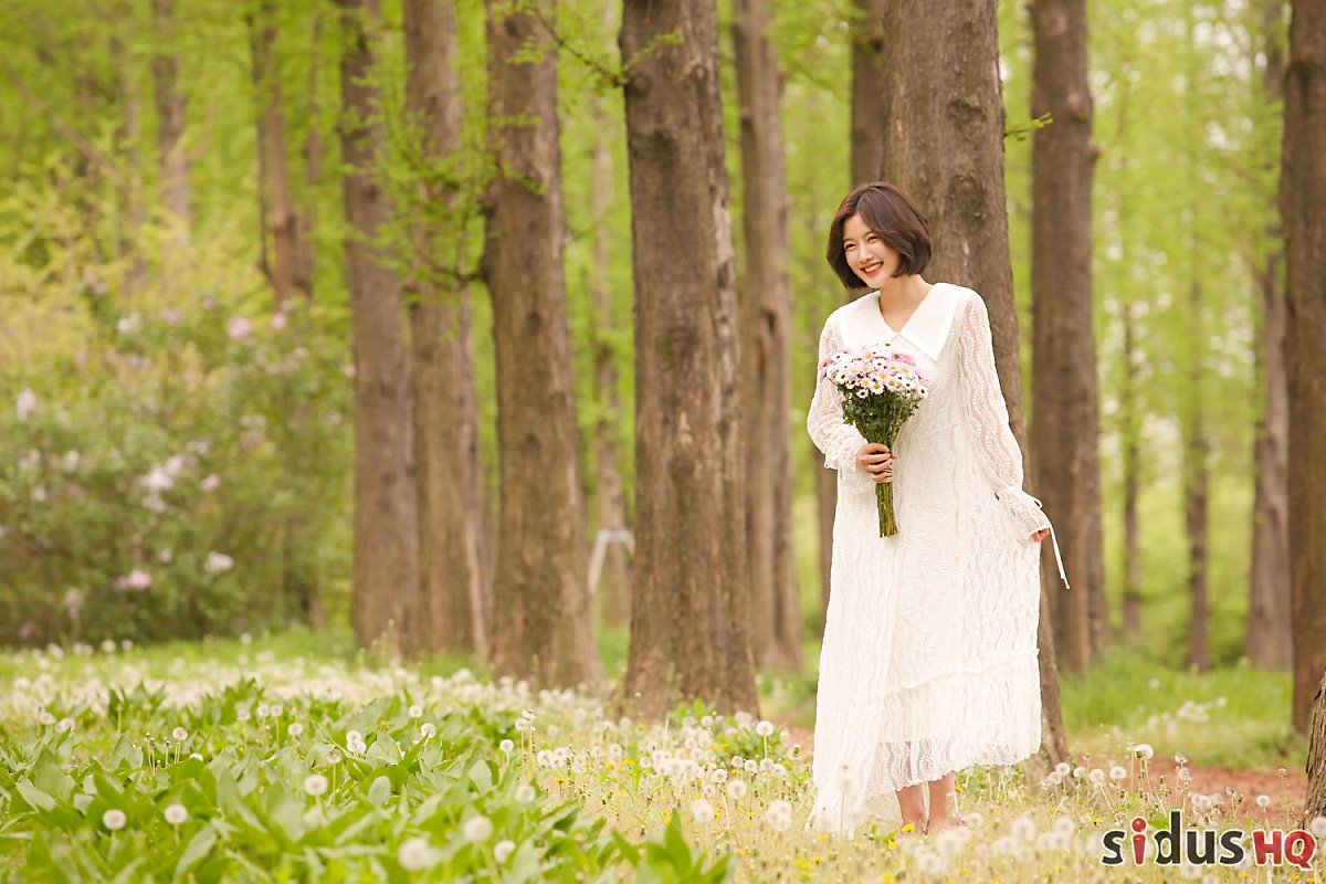 Kim Yoo Jung xinh đẹp dịu dàng trong bộ ảnh hậu trường quay MV