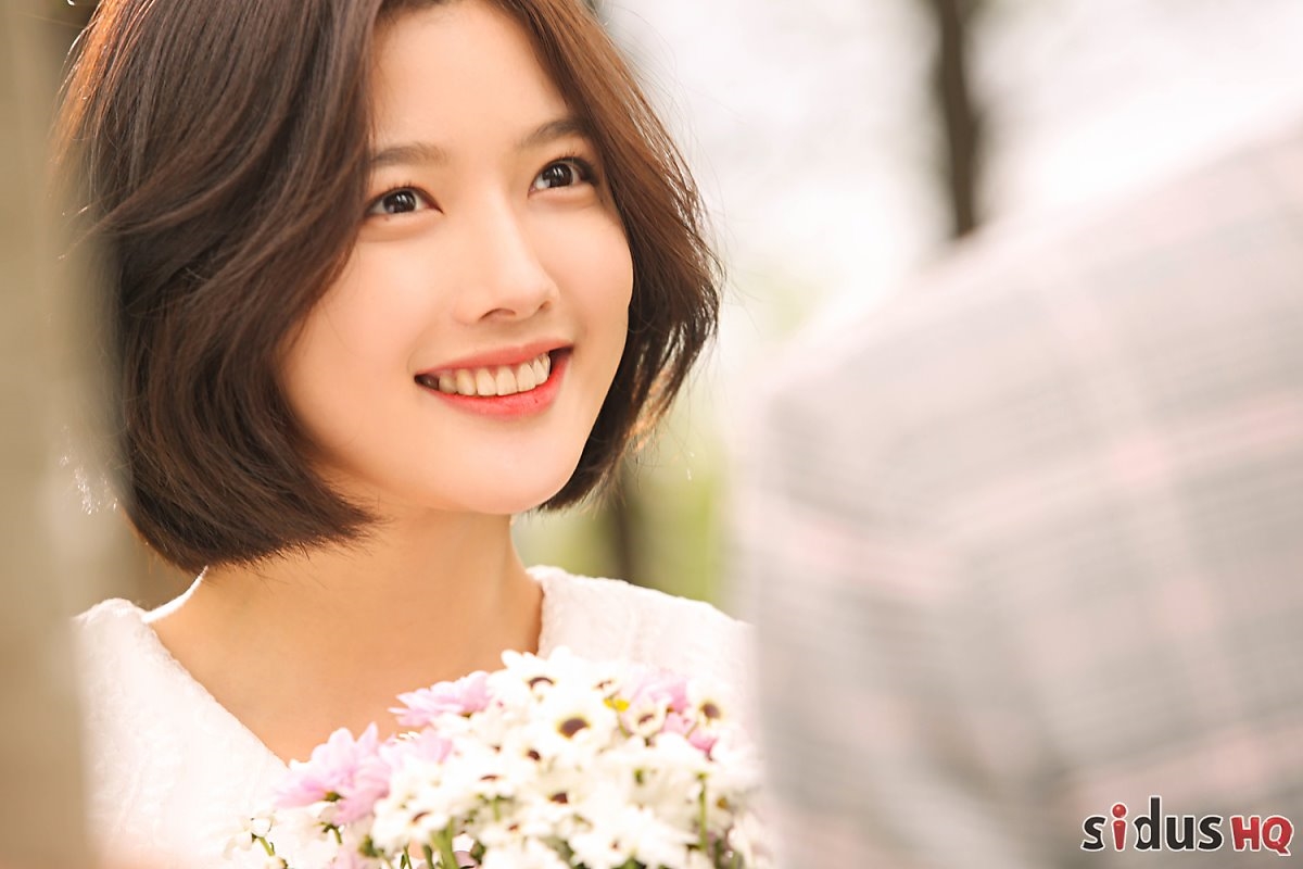Kim Yoo Jung xinh đẹp dịu dàng trong bộ ảnh hậu trường quay MV