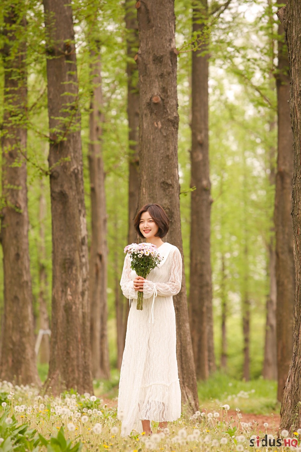 Kim Yoo Jung xinh đẹp dịu dàng trong bộ ảnh hậu trường quay MV
