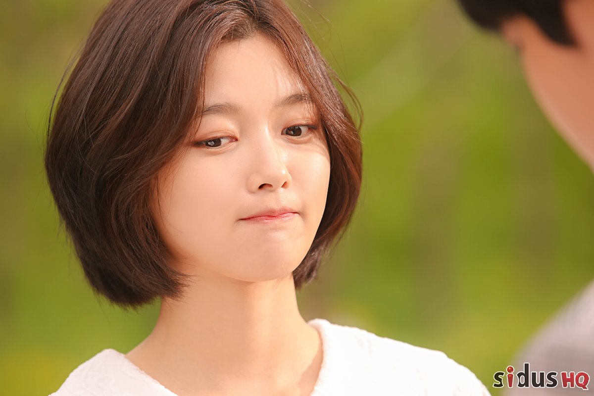 Kim Yoo Jung xinh đẹp dịu dàng trong bộ ảnh hậu trường quay MV