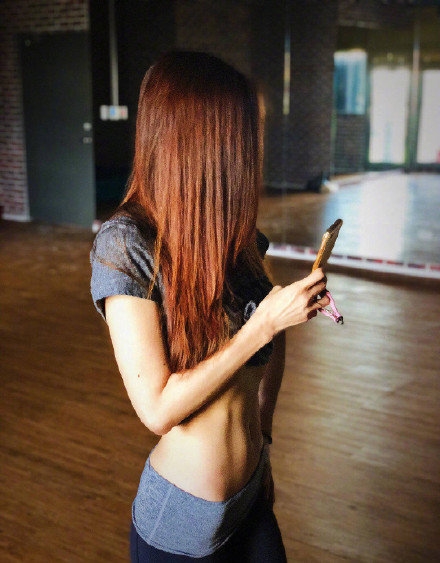 'Đệ nhất mỹ nhân Đài Loan' Tiêu Tường khoe thân hình thon thả tuổi 51