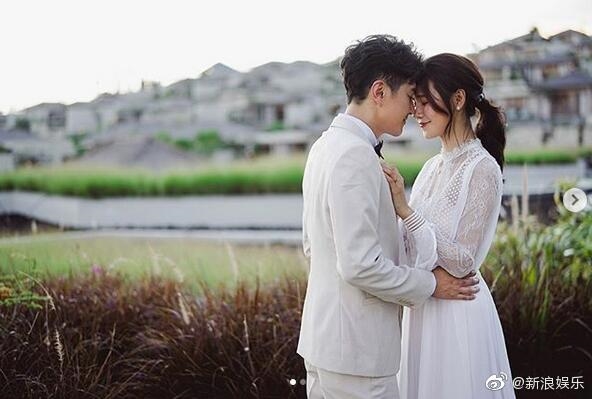 Nam thần TVB Tiêu Chính Nam khoe ảnh cưới ở Bali đẹp như mơ
