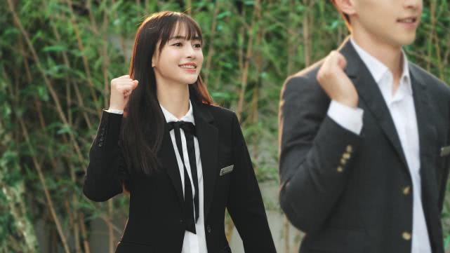 AngelaBaby và Ngô Cẩn Ngôn gây sốc vì giống như chị em