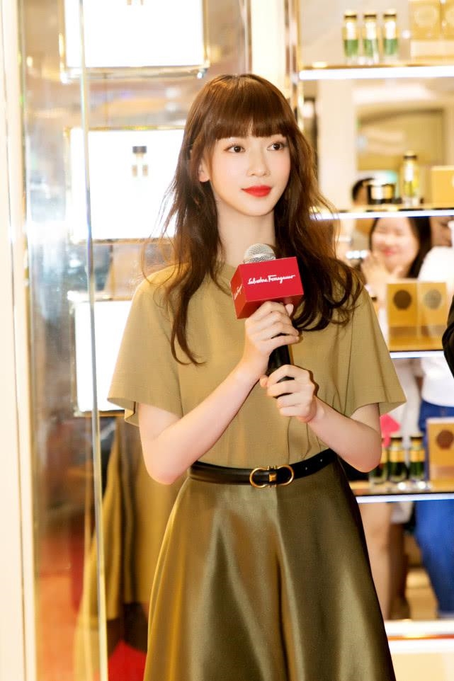 AngelaBaby và Ngô Cẩn Ngôn gây sốc vì giống như chị em