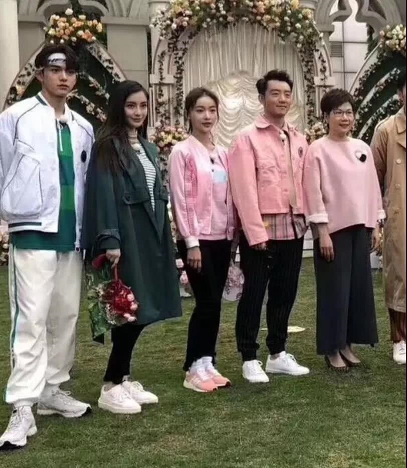 AngelaBaby và Ngô Cẩn Ngôn gây sốc vì giống như chị em