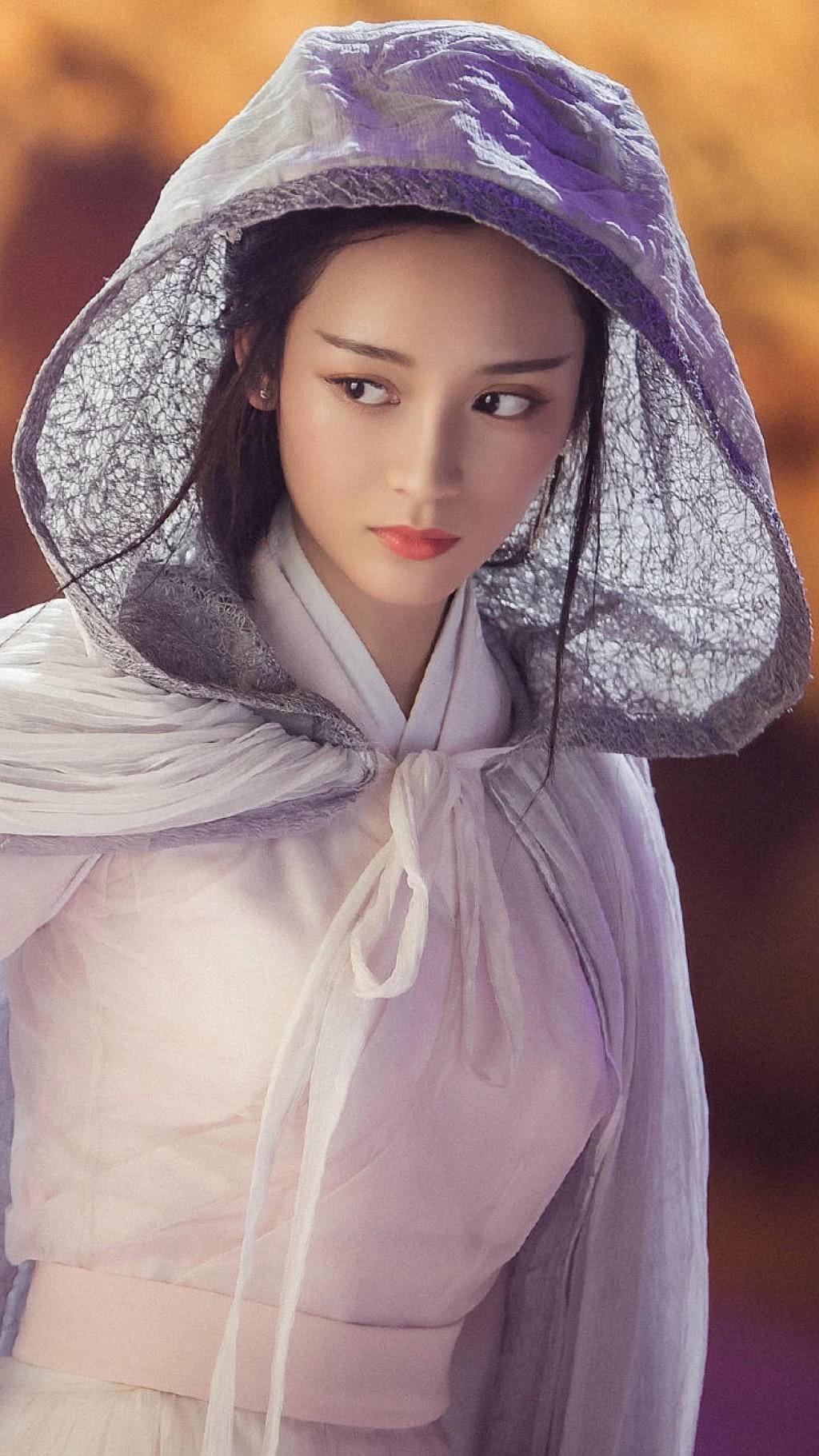 Mỹ nhân Hương Mật Tựa Khói Sương bị ném đá vì phản bội Dương Mịch