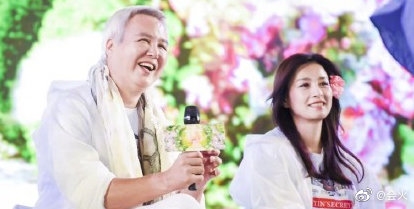 Trương Đình chụp ảnh với chồng lại bị mỉa mai là 'bà ngoại và cháu'