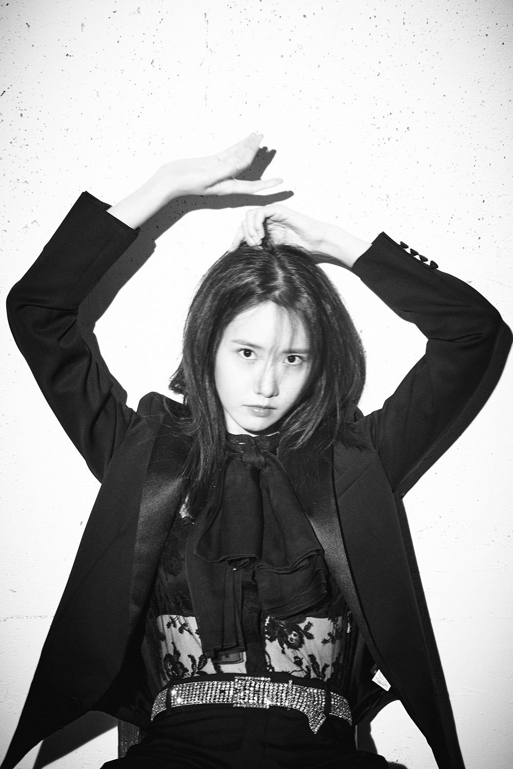 Yoona tung bộ ảnh đẹp như tiên nữ giáng trần nhân dịp comeback solo
