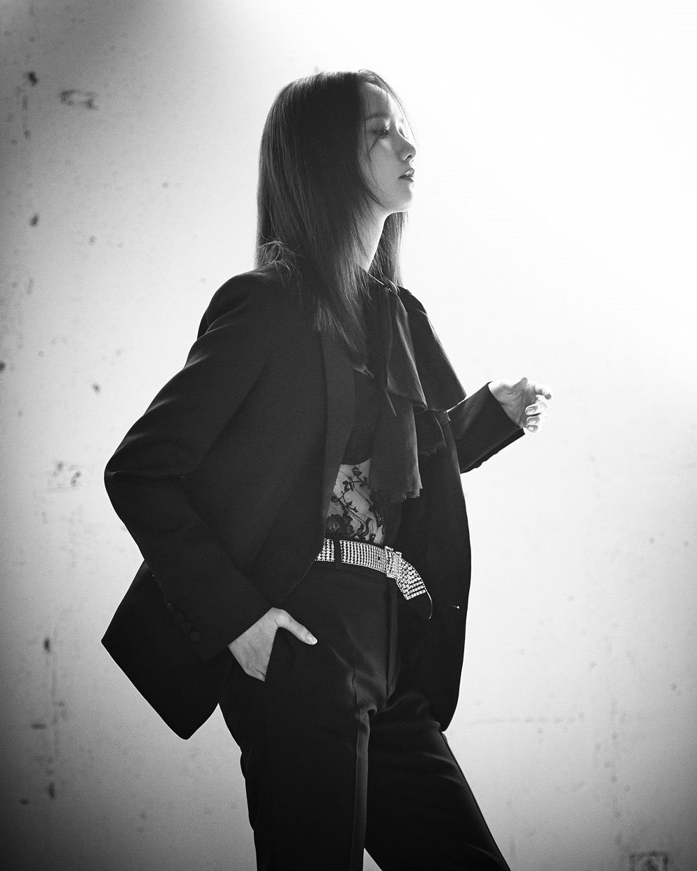 Yoona tung bộ ảnh đẹp như tiên nữ giáng trần nhân dịp comeback solo