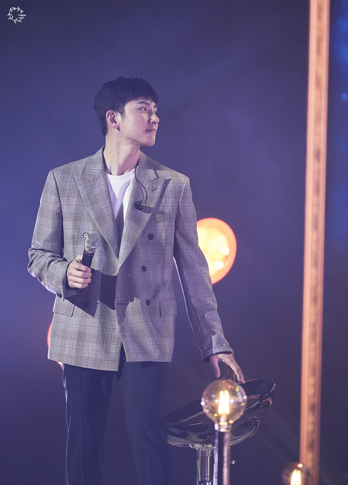 Ji Chang Wook tung loạt ảnh Fanmeeting mới hậu xuất ngũ đẹp như tranh