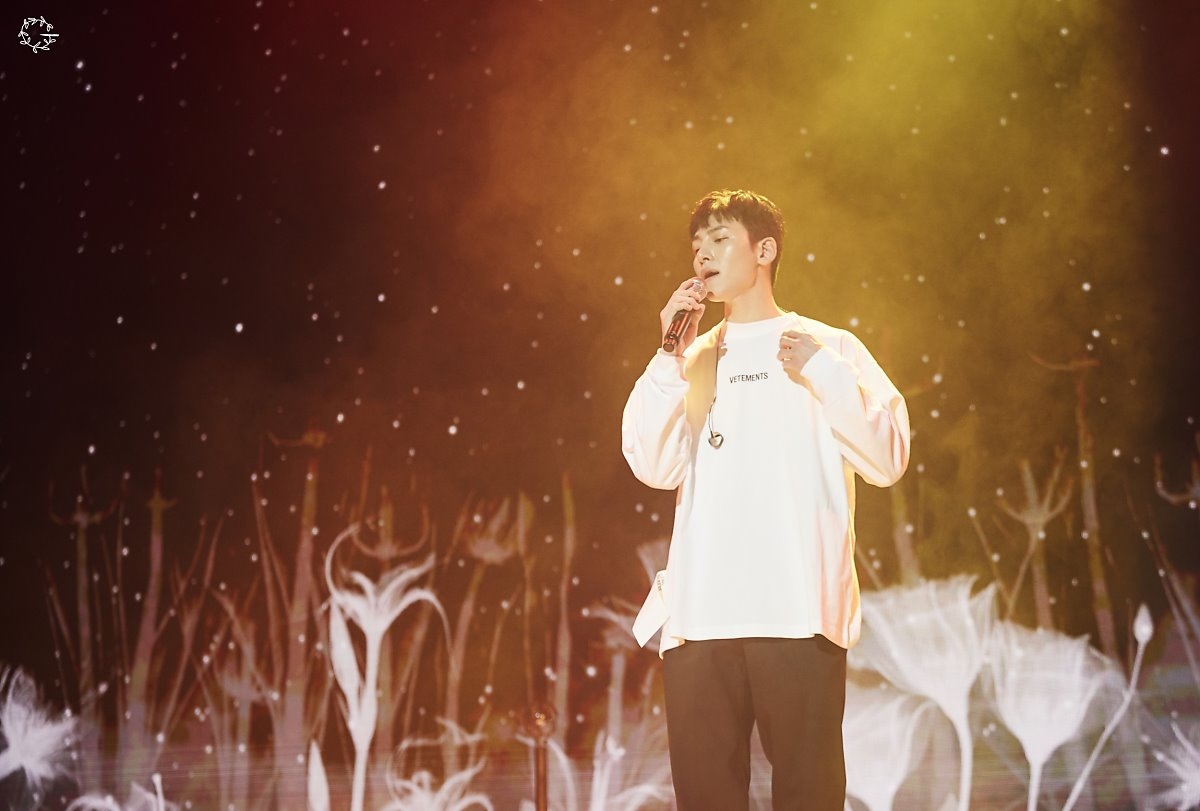 Ji Chang Wook tung loạt ảnh Fanmeeting mới hậu xuất ngũ đẹp như tranh