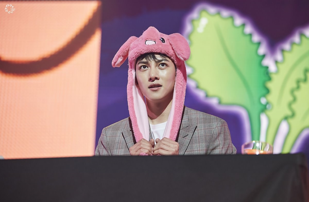 Ji Chang Wook tung loạt ảnh Fanmeeting mới hậu xuất ngũ đẹp như tranh
