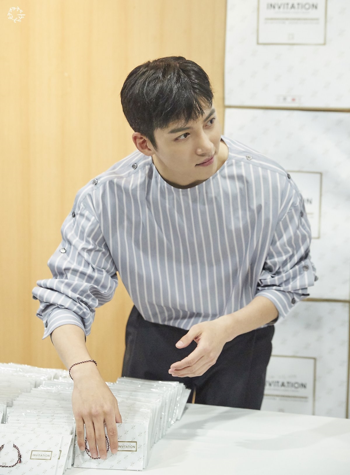Ji Chang Wook tung loạt ảnh Fanmeeting mới hậu xuất ngũ đẹp như tranh