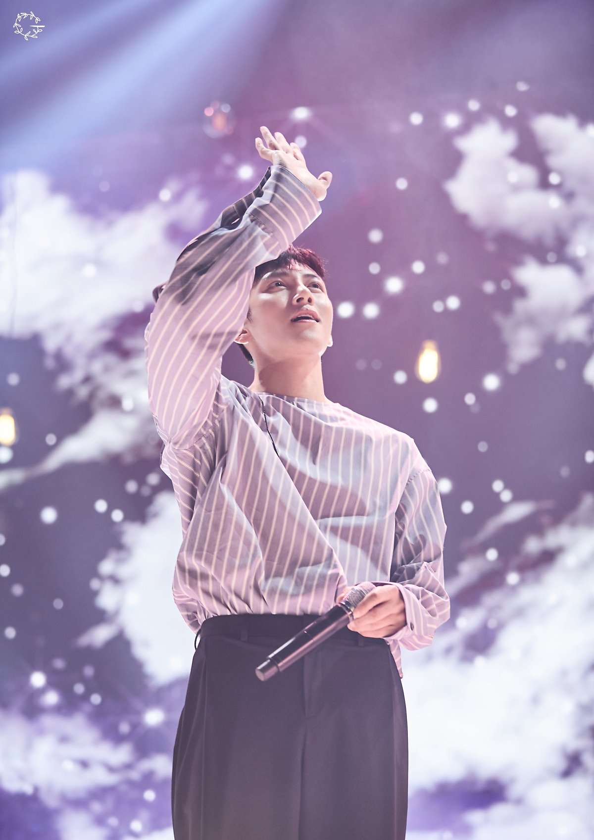Ji Chang Wook tung loạt ảnh Fanmeeting mới hậu xuất ngũ đẹp như tranh