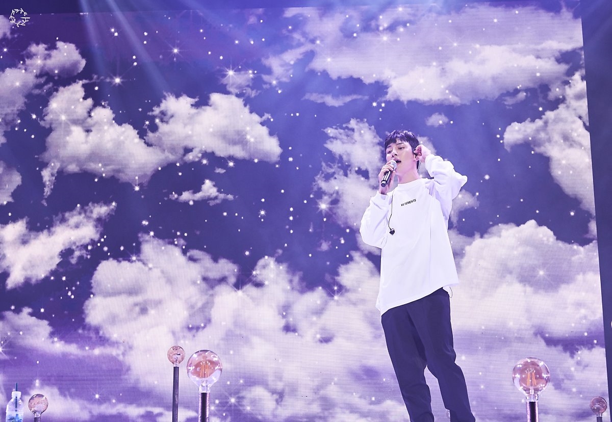 Ji Chang Wook tung loạt ảnh Fanmeeting mới hậu xuất ngũ đẹp như tranh