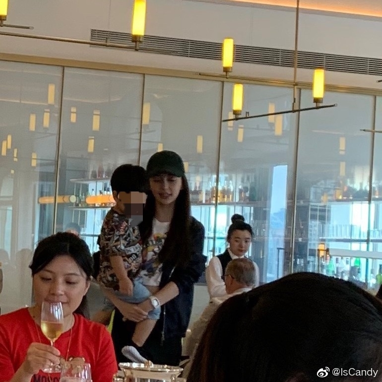 AngelaBaby dành riêng ngày 01/06 để đưa Bọt Biển Nhỏ đi chơi