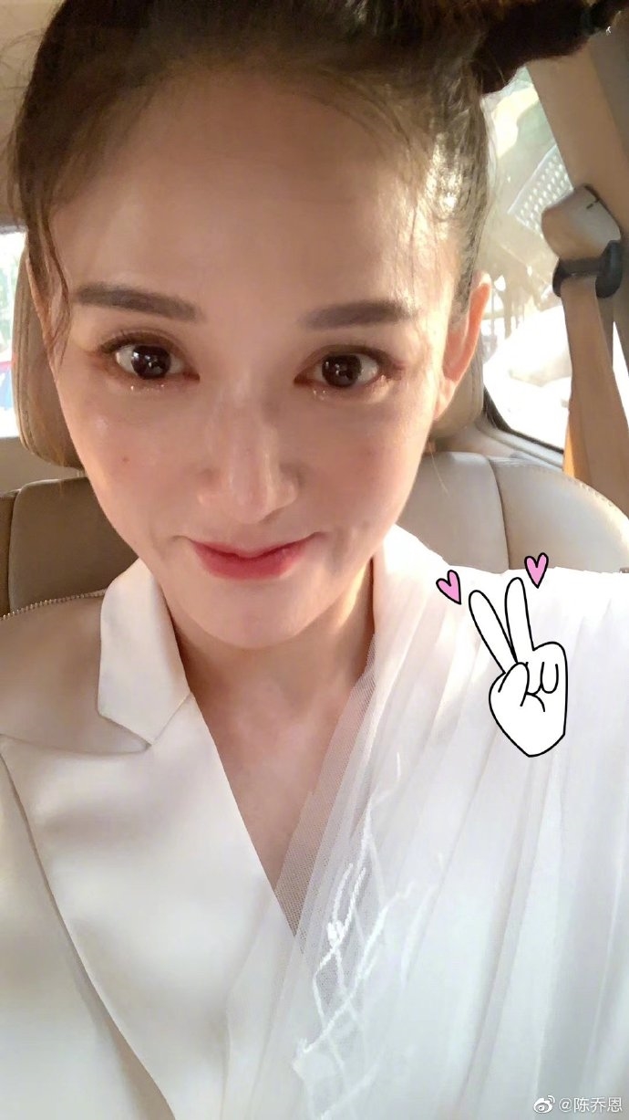 Fan hết hồn vì nhan sắc thật của Trần Kiều Ân khi thiếu photoshop