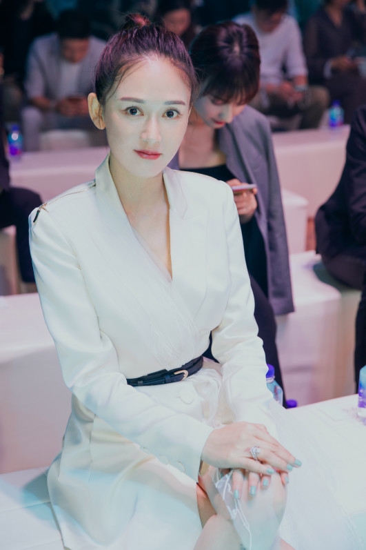 Fan hết hồn vì nhan sắc thật của Trần Kiều Ân khi thiếu photoshop