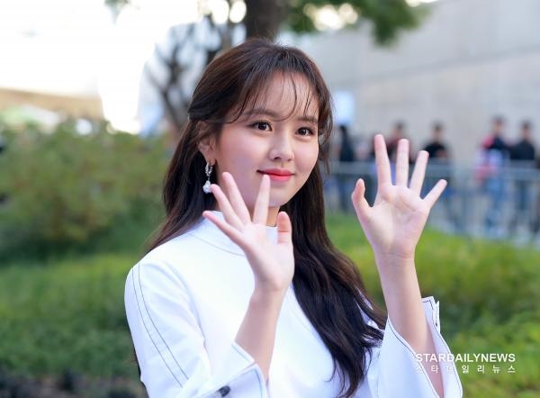 Kim So Hyun cắt tóc đúng dịp sinh nhật tuổi 20 nhận phản hồi tích cực