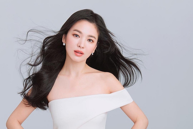 Song Hye Kyo gửi xe cà phê tới phim trường drama ủng hộ IU