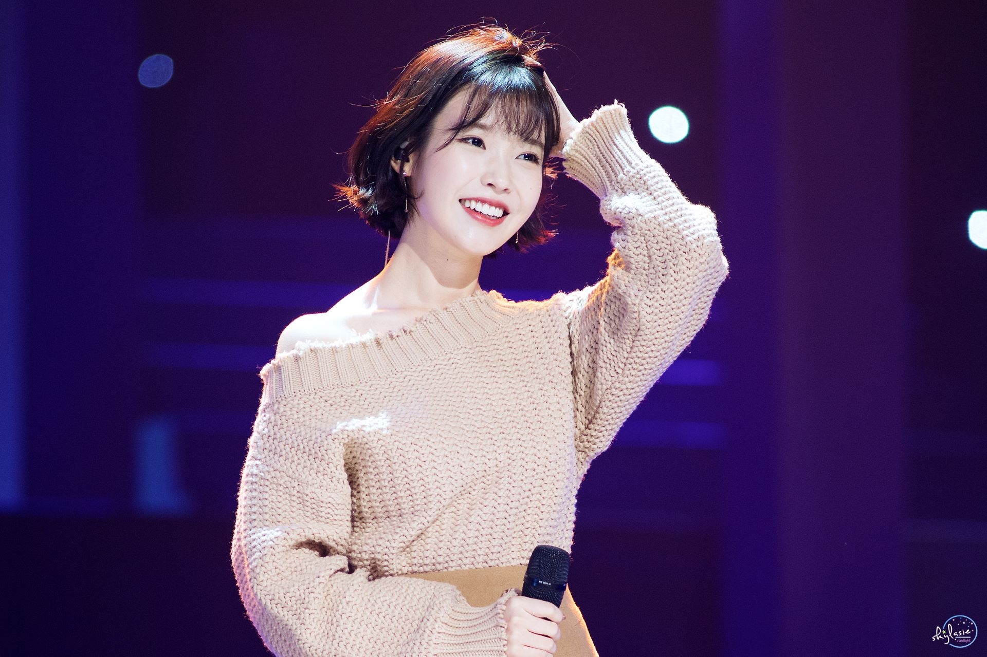 Song Hye Kyo gửi xe cà phê tới phim trường drama ủng hộ IU