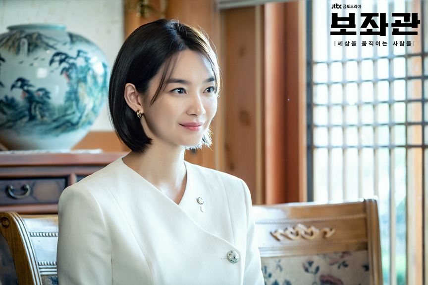 Shin Min Ah gây chú ý với tạo hình nữ chính trị gia đẹp sắc sảo