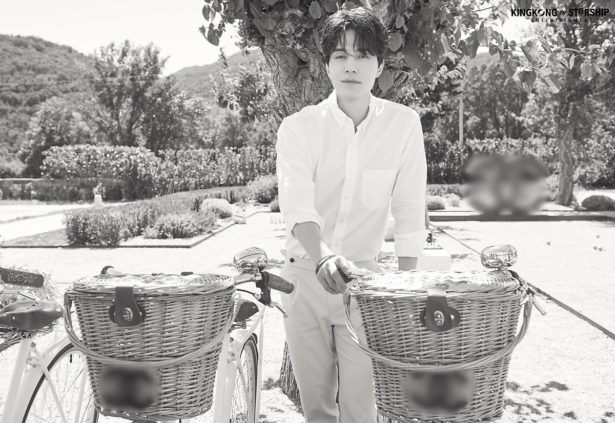 Lee Dong Wook gây sốt khi hóa thành hoàng tử làm vườn sơmi trắng