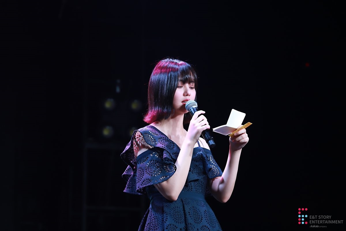 Loạt ảnh Kim So Hyun tóc ngắn trẻ trung trong fanmeeting sinh nhật