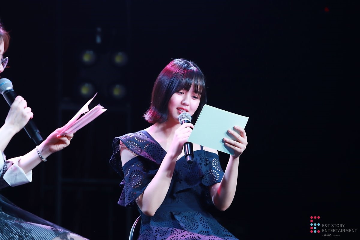 Loạt ảnh Kim So Hyun tóc ngắn trẻ trung trong fanmeeting sinh nhật